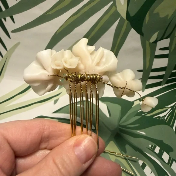 Twigs & Honey Elegant Cream Floral Hair Accessories - Picture 4 of 6
